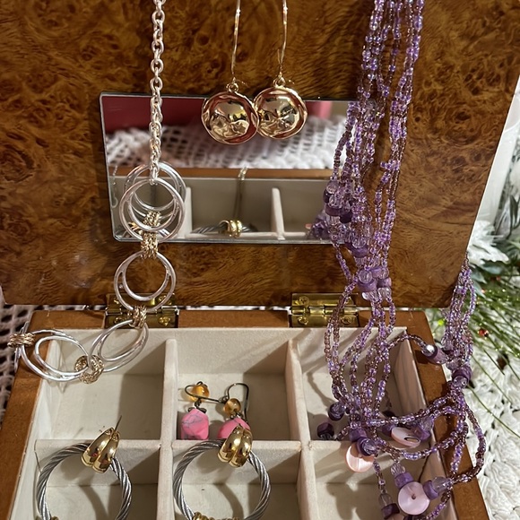 Jewelry & Box - Picture 3 of 7